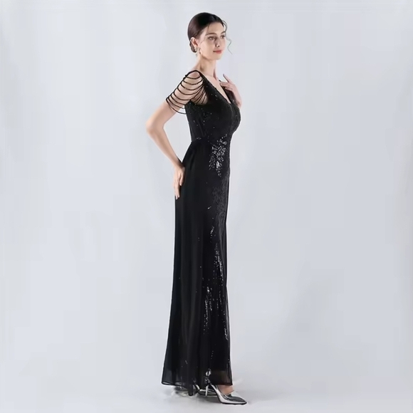 Elegant Black V-Neck 3/4 Sleeve Prom Gown - Picture 9 of 12